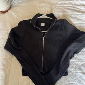 Aritzia TNA crop zip up long sleeves